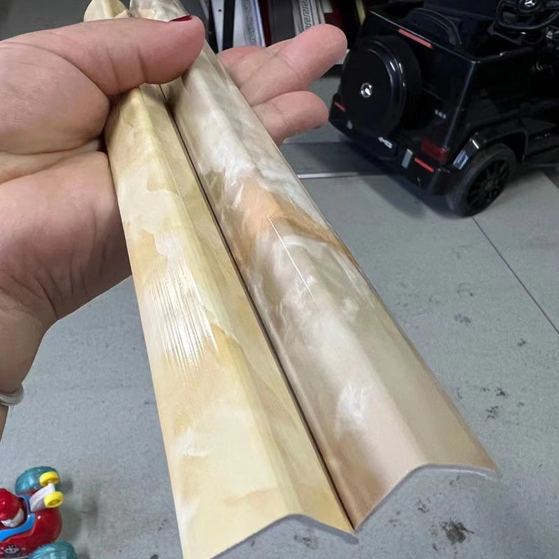 Fußboden den Zusatz dekoratives SPC Linie Kleber-Installation umsäumend